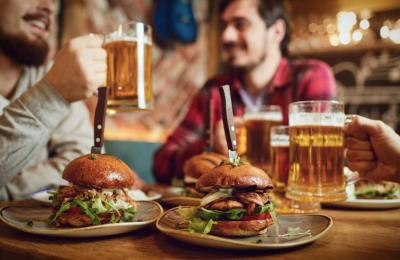 Absentee-Operated Quick‑Service Burger Shop — $900K Sales • $160K Net • Owner‑Operator Upside
